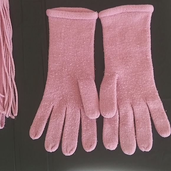 Scarf, hoodie, gloves set - Picture 3 of 6